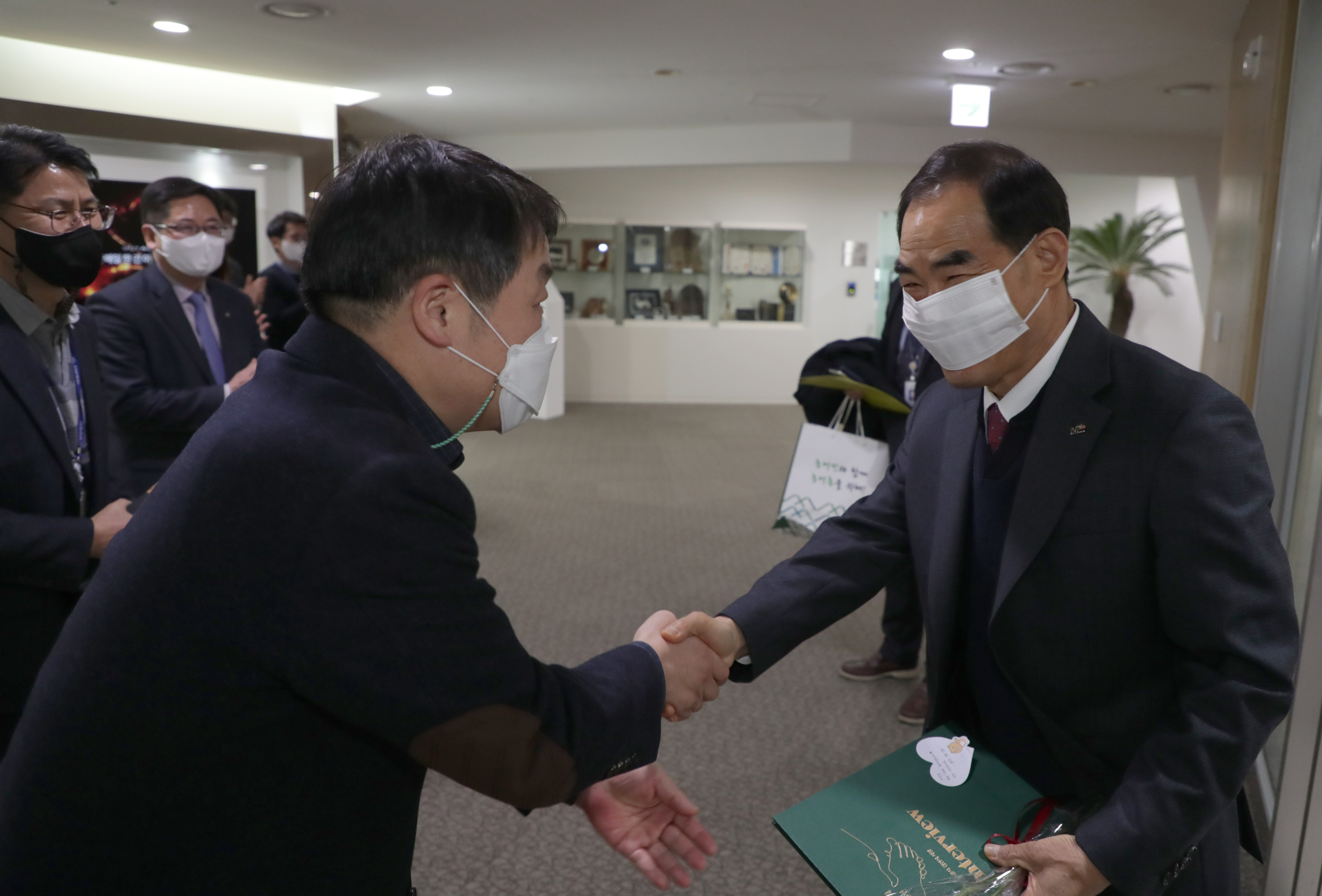 CEO 2주년 축하 인사